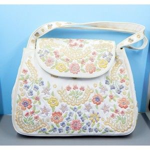 Marketa Of Rio De Janeiro White Flower Embroidered Purse Pocketbook Coin